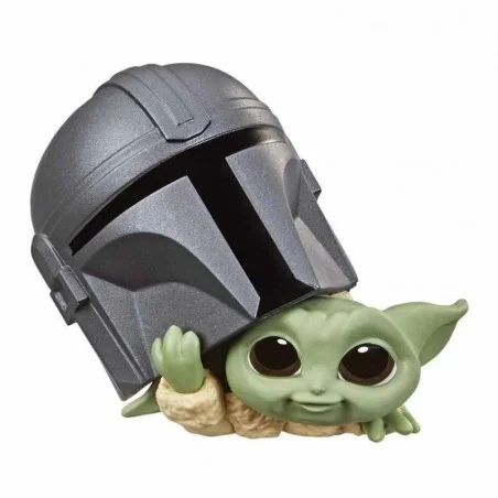 Figura Babby Yoda Mirando Dentro del Casco Bounty Collection